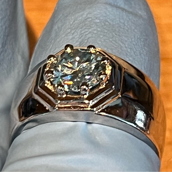 2.06 Ct Vvs1` Round White Ice Moissanite Octagon Men's Ring - Picture 8 of 14